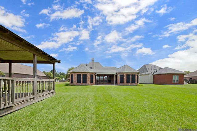 32819 Fox Run Dr, Walker, LA 70785