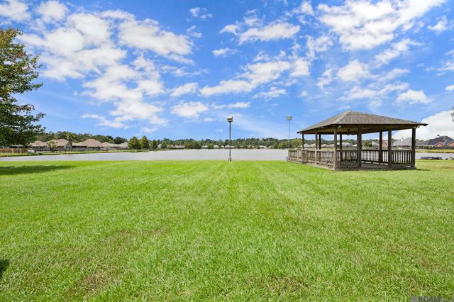 32819 Fox Run Dr, Walker, LA 70785