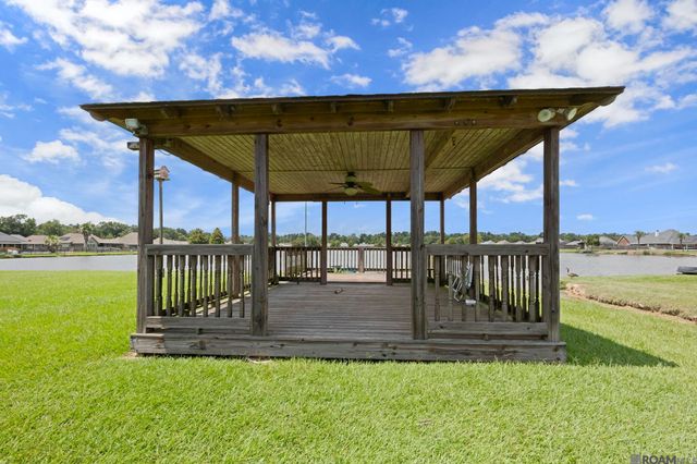 32819 Fox Run Dr, Walker, LA 70785