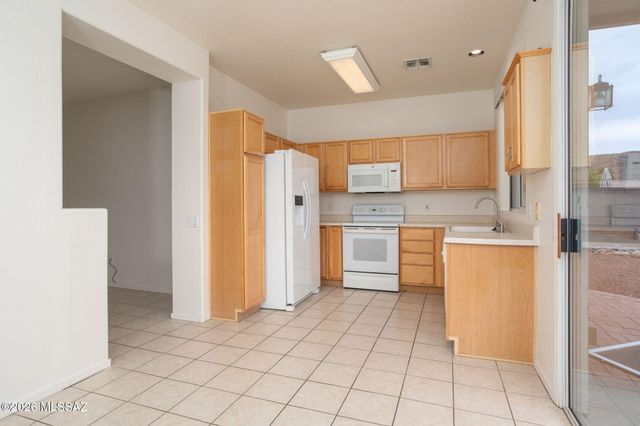 7992 W Cottonwood Wash Way, Tucson, AZ 85743