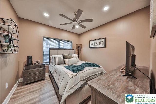 912 Fairway Drive, Forks Twp, PA 18040