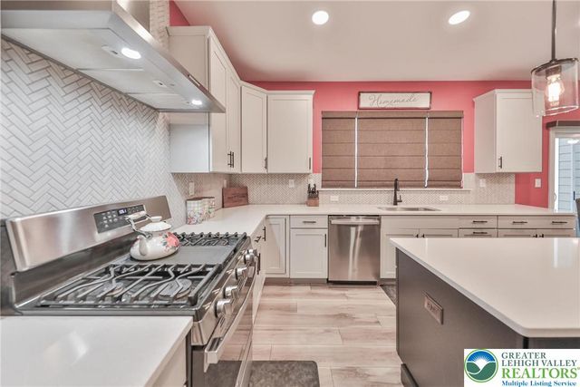 912 Fairway Drive, Forks Twp, PA 18040