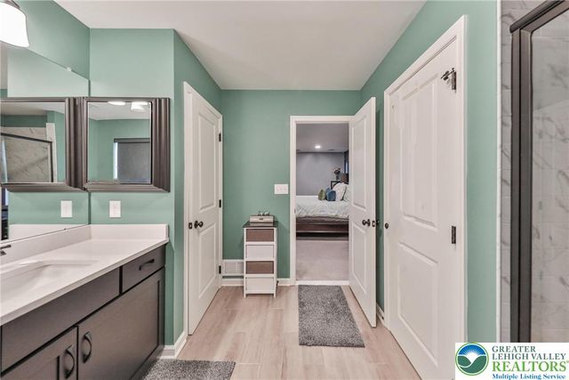 912 Fairway Drive, Forks Twp, PA 18040