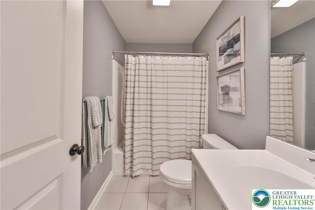 912 Fairway Drive, Forks Twp, PA 18040