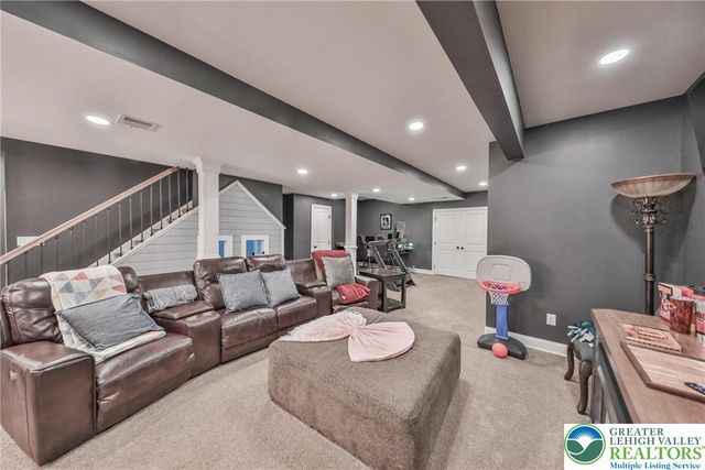 912 Fairway Drive, Forks Twp, PA 18040