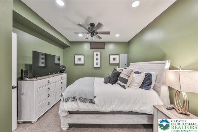 912 Fairway Drive, Forks Twp, PA 18040