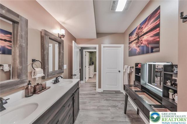 912 Fairway Drive, Forks Twp, PA 18040