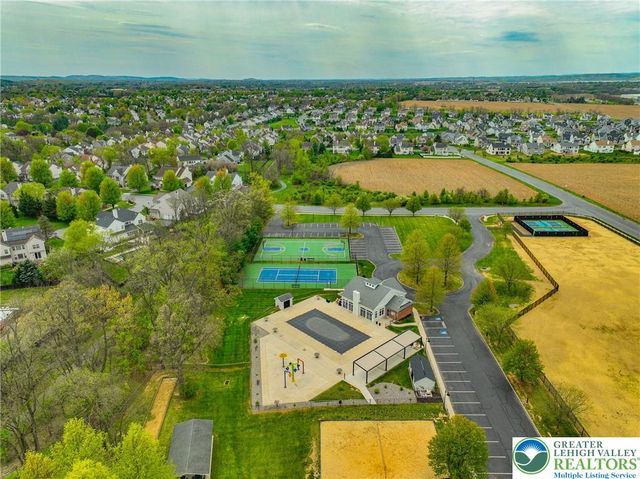 912 Fairway Drive, Forks Twp, PA 18040