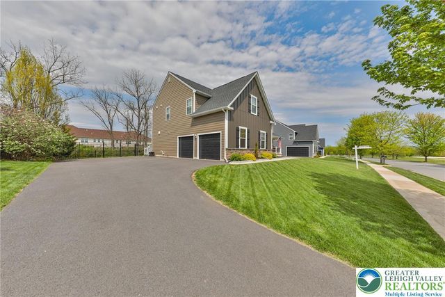 912 Fairway Drive, Forks Twp, PA 18040