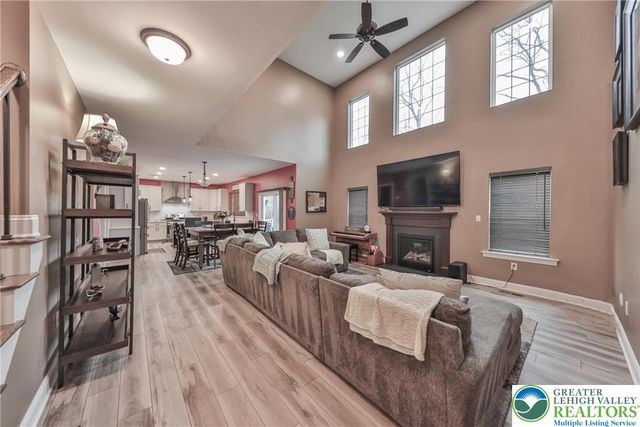 912 Fairway Drive, Forks Twp, PA 18040