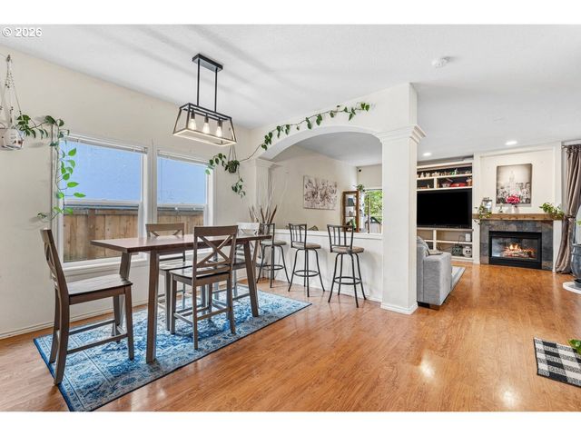 355 Ne SAINT JEAN Pl, Hillsboro, OR 97124