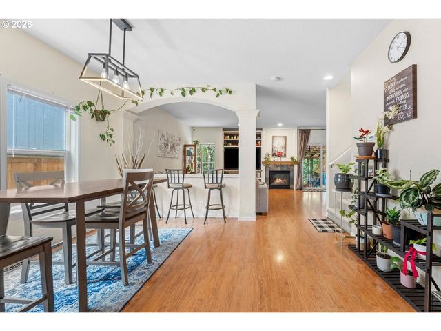 355 Ne SAINT JEAN Pl, Hillsboro, OR 97124
