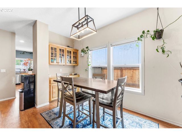 355 Ne SAINT JEAN Pl, Hillsboro, OR 97124