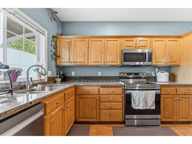 355 Ne SAINT JEAN Pl, Hillsboro, OR 97124
