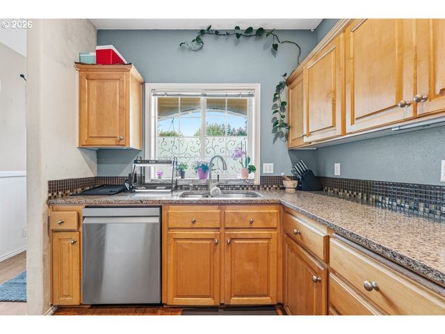 355 Ne SAINT JEAN Pl, Hillsboro, OR 97124