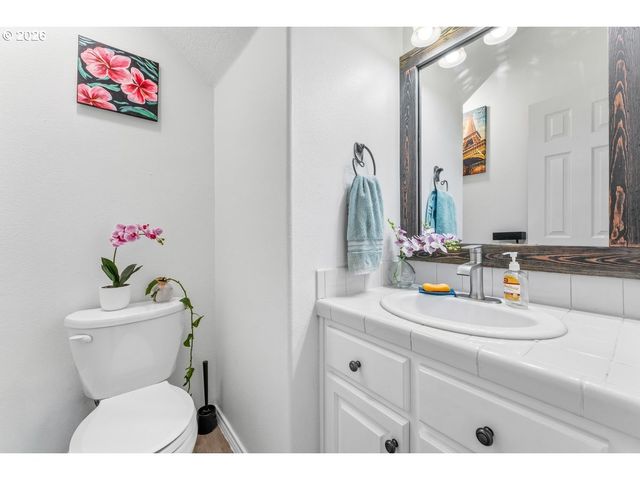 355 Ne SAINT JEAN Pl, Hillsboro, OR 97124
