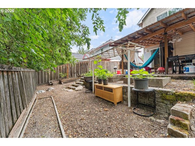 355 Ne SAINT JEAN Pl, Hillsboro, OR 97124