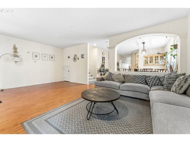 355 Ne SAINT JEAN Pl, Hillsboro, OR 97124