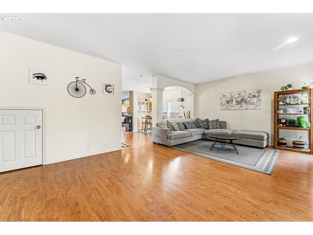 355 Ne SAINT JEAN Pl, Hillsboro, OR 97124