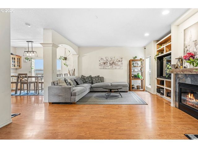 355 Ne SAINT JEAN Pl, Hillsboro, OR 97124