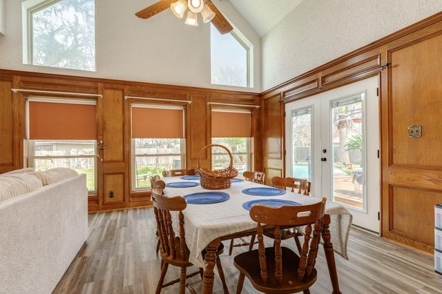 304 Arrowwood Street, Lake Jackson, TX 77566