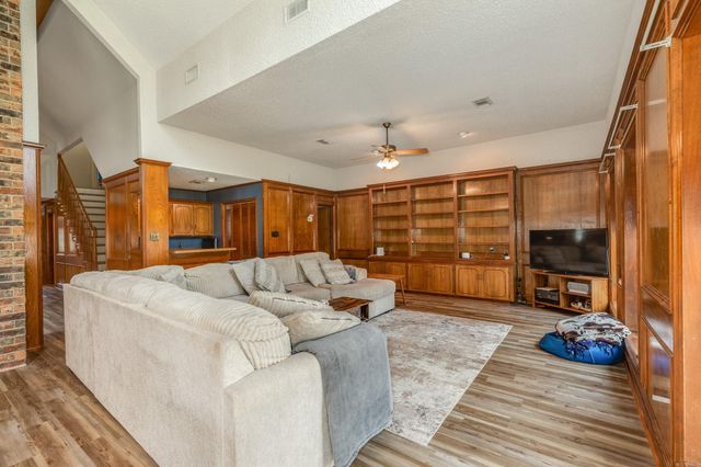 304 Arrowwood Street, Lake Jackson, TX 77566