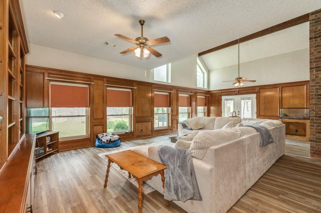 304 Arrowwood Street, Lake Jackson, TX 77566