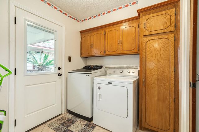 304 Arrowwood Street, Lake Jackson, TX 77566