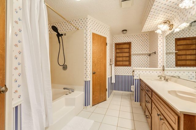 304 Arrowwood Street, Lake Jackson, TX 77566