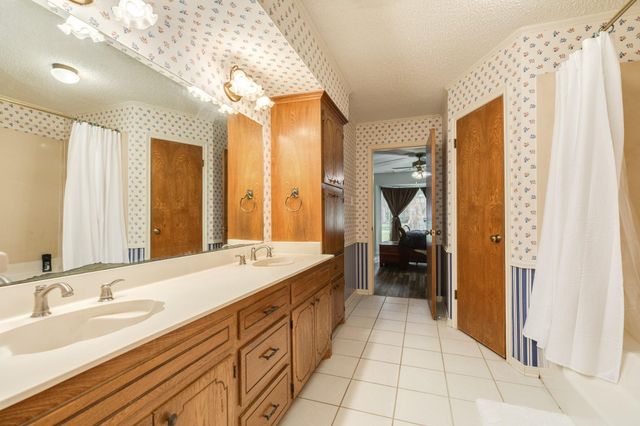 304 Arrowwood Street, Lake Jackson, TX 77566