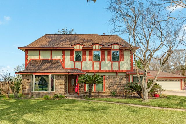 304 Arrowwood Street, Lake Jackson, TX 77566