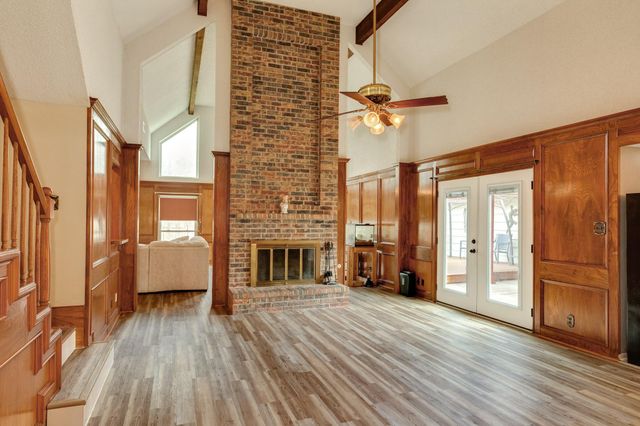 304 Arrowwood Street, Lake Jackson, TX 77566