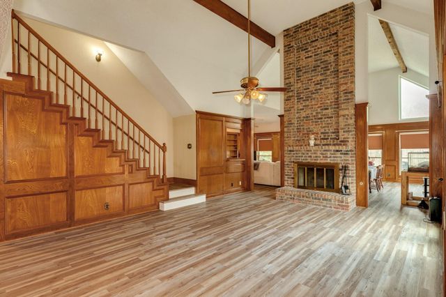 304 Arrowwood Street, Lake Jackson, TX 77566