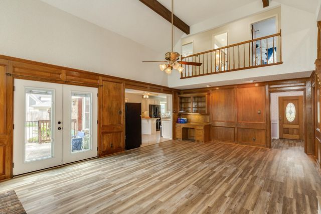 304 Arrowwood Street, Lake Jackson, TX 77566