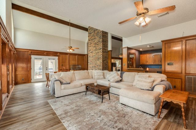 304 Arrowwood Street, Lake Jackson, TX 77566