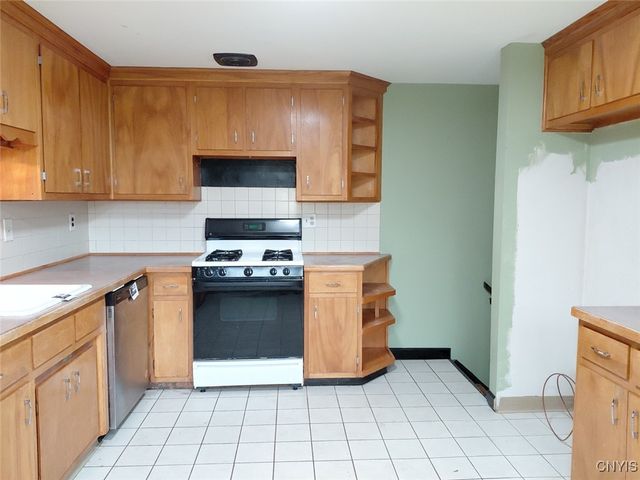 7658 Farmington Road, Manlius, NY 13104