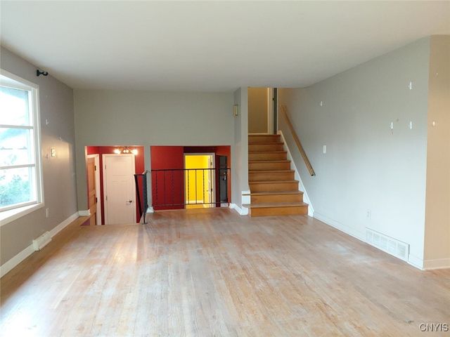 7658 Farmington Road, Manlius, NY 13104