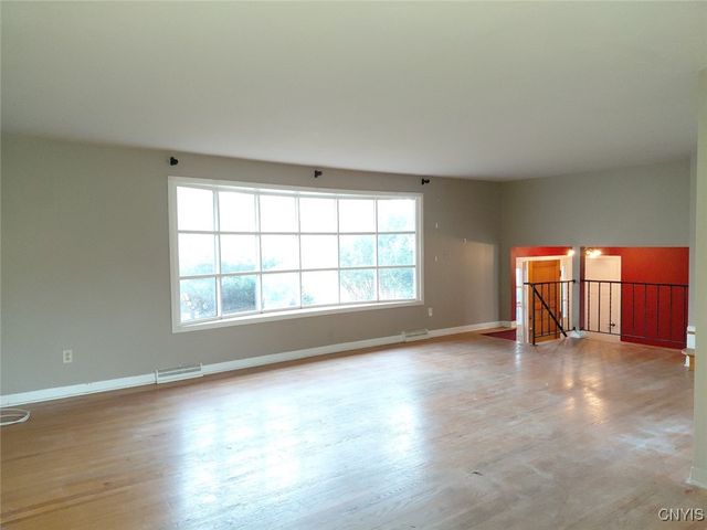 7658 Farmington Road, Manlius, NY 13104