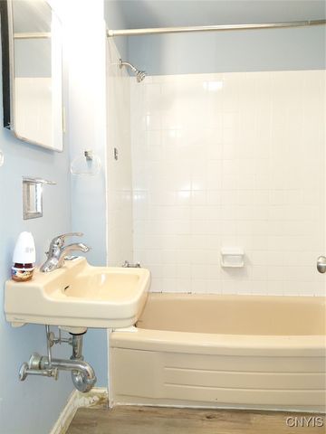 7658 Farmington Road, Manlius, NY 13104