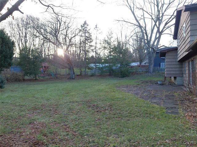 7658 Farmington Road, Manlius, NY 13104