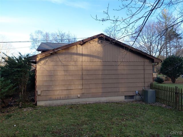 7658 Farmington Road, Manlius, NY 13104