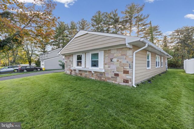 11 HASTING LN, Willingboro, NJ 08046