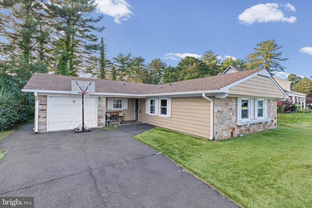 11 HASTING LN, WILLINGBORO, NJ 08046 — exterior