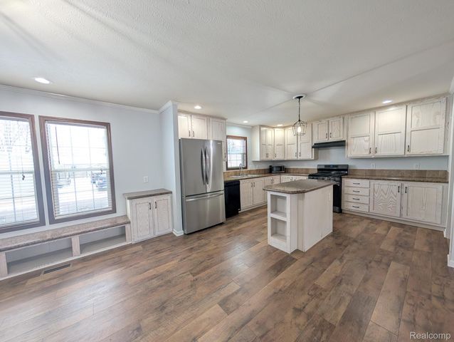 11045 Woodland Ridge Court, Green Oak Township, MI 48178