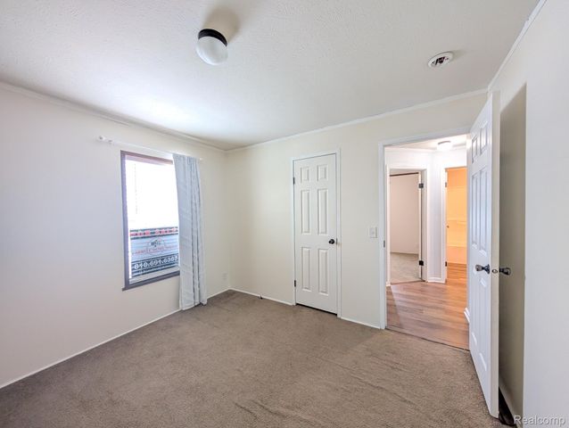 11045 Woodland Ridge Court, Green Oak Township, MI 48178