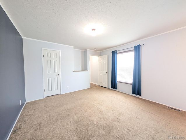 11045 Woodland Ridge Court, Green Oak Township, MI 48178