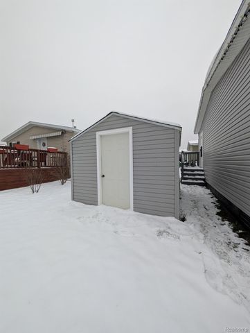 11045 Woodland Ridge Court, Green Oak Township, MI 48178