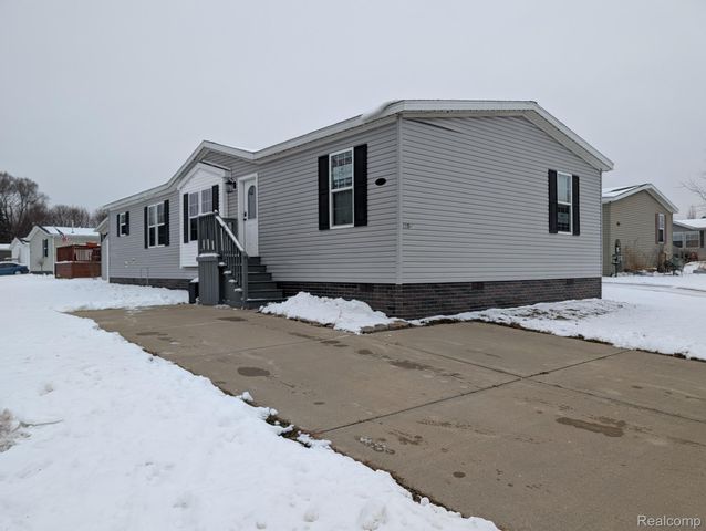 11045 Woodland Ridge Court, Green Oak Township, MI 48178