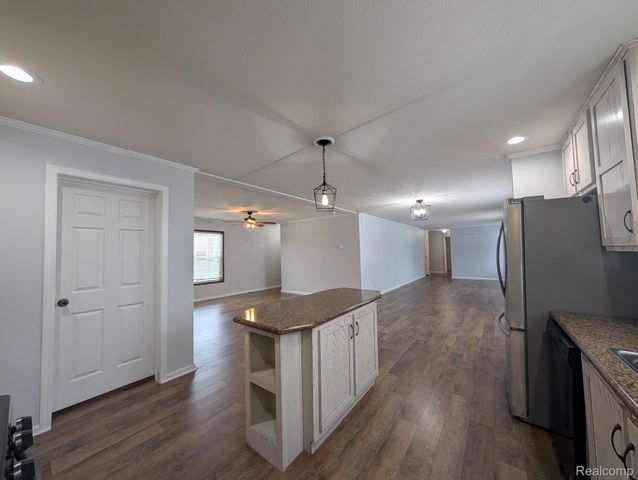 11045 Woodland Ridge Court, Green Oak Township, MI 48178