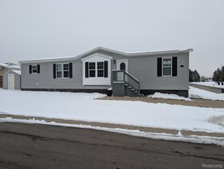 11045 Woodland Ridge Court, Green Oak Township, MI 48178